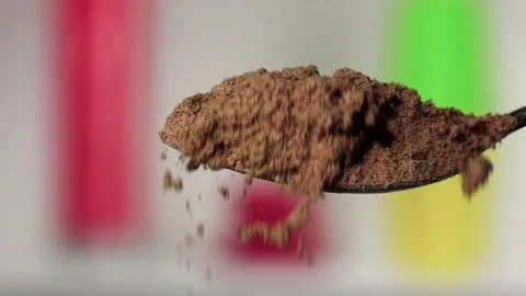Turmeric powder falling from the silver spoon. Blurred background. Slow motion Vidéo 75522414