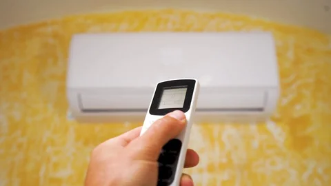 The Turn On Air Conditioner With Remote Control, Close Up View. Vidéo 129336709