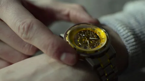 Turn the clock because the clock not working Stock Footage 62344768