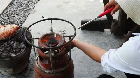 Turn on gas on old rusty gas cylinder - Street food Stock Footage 145245801