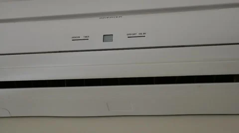 Turn on an inverter air condition. Vídeos de archivo 59667294