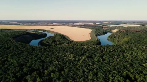Turn of a large river along the channel 库存影片 164094609
