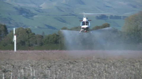 Turn long row spray Stock Footage 836728