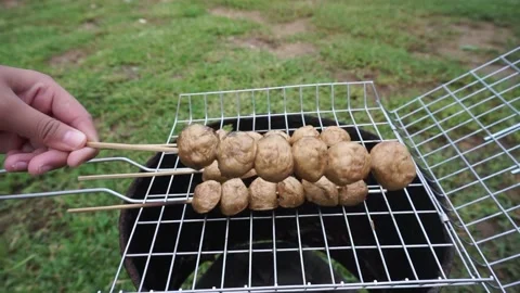 Turn the meatballs on the grill. Stock Footage 162876130
