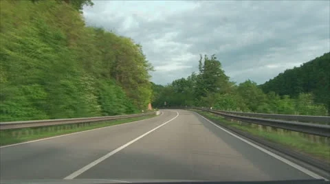 Turn on a mountain road Vídeos de archivo 24577380