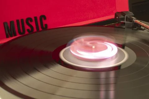 Turn table needle playing a LP vinyl disc with turn table and MUSIC lettering Stockfoto's