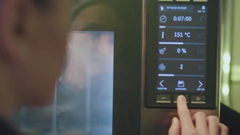 Turn temperature on oven Stock Footage 138581848