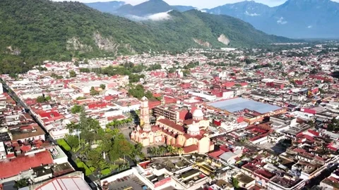 Turn view around Orizaba main church in veracruz 스톡 동영상 163694929