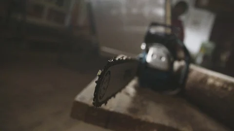 Turned on chainsaw vibrates Stockbeeldmateriaal 91547959