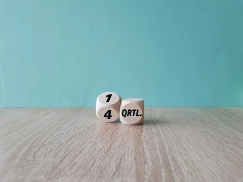 Turned a cube and changes the German expression '4 Qrtl'  to '1 Qrtl Foto stock