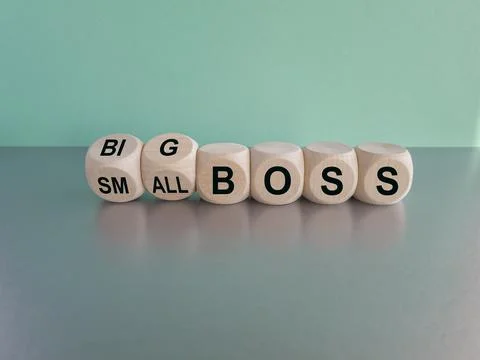 Turned cubes and changes the words small boss to big boss or vice versa. Foto stock
