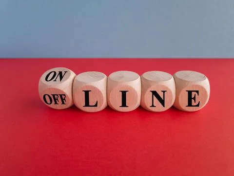 Turned a dice and changes the word OFF LINE to ON LINE. Foto stock