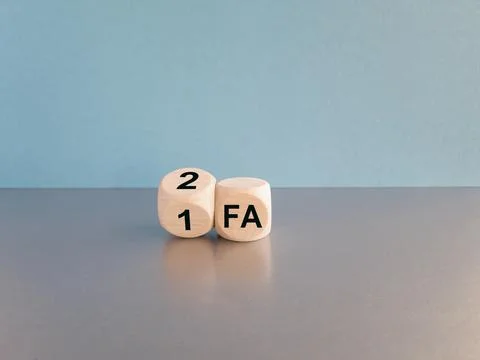Turned wooden a cube and changes the abbreviation 1FA  to 2FA Foto stock
