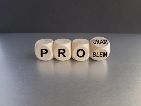 Turned wooden a cube and changes the word 'problem' to 'program'. Fotos de archivo