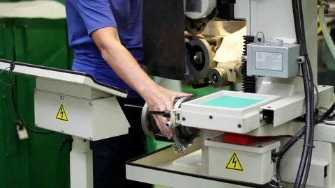 Turner processes the part at the factory Stockbeeldmateriaal 75545742