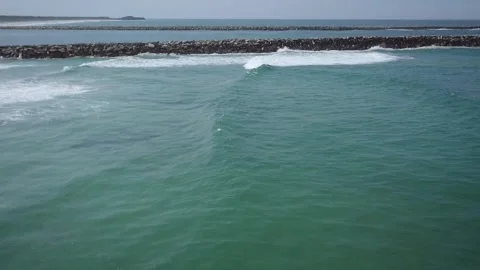 Turners Beach sits on the Eastern Australian coastline near the town of Yamba Видео 332684804
