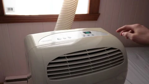 Turning ac on and decreasing temperature cold summer hot air conditionner 库存影片 156259286
