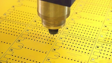 Turning and milling machine with numerical control. Check the trajectory of the 库存影片 92434280