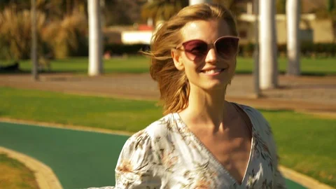 Turning and smiling 스톡 동영상 107603988