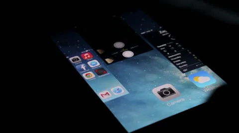 Turning off apps on Apple iOS 7 Vídeos de archivo 33071979
