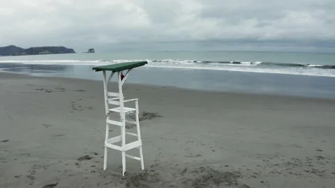 Turning around an empty life guard post painted with a white color Stock Footage 146345114