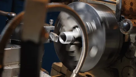 Turning bench lathe machine making a screw thread - close up Video stock 126021371