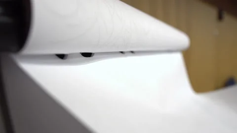 Turning a blank paper sheet on presentation flip chart board at business meat Stock Footage 135621635