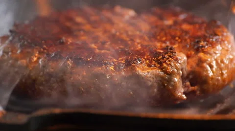 Turning a burger in a grill pan, slow motion 스톡 동영상 68996549