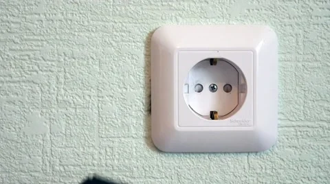 Turning the device into an electrical outlet Video stock 47326164