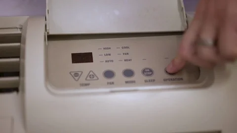 Turning down air conditioner unit in hotel room 4k 库存影片 75614848