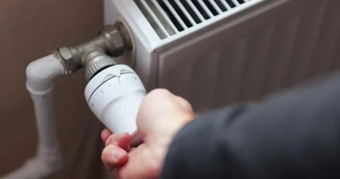 Turning off the heating radiator, cutting back costs 库存影片 301544933