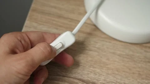 Turning light on and off, switch key switching Vídeo Stock 140676855