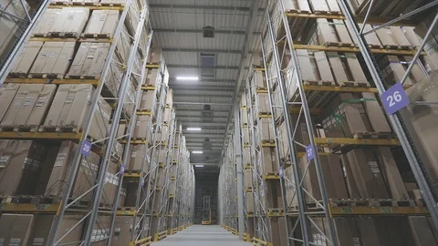 Turning off the lights in the warehouse. End of the day, turning off lighting in Видео 124614030