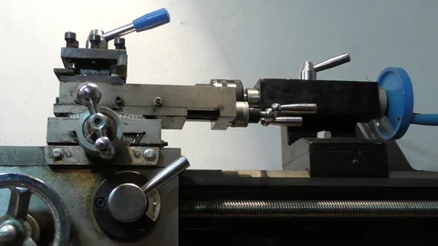 Turning machine in a DIY garage Stockbeeldmateriaal 125050426