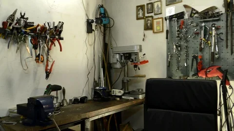 A turning-machine in a DIY shop Vídeo Stock 125707168
