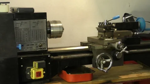 A turning-machine in a DIY shop Vidéo 125707211