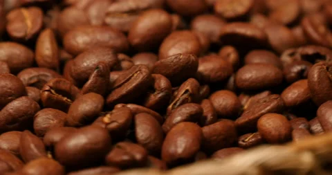 Turning of mass coffee beans 库存影片 162610463