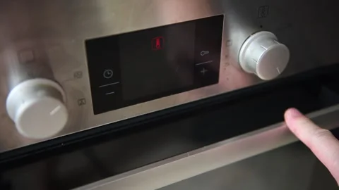 Turning on the oven. Video stock 345982699