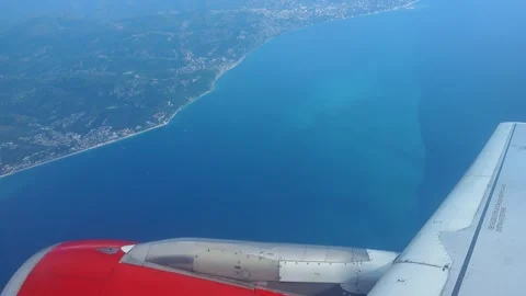 Turning The Plane Over The Sea Vídeo Stock 286357905