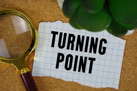 Turning Point text written on paper with magnifying glass 库存照片