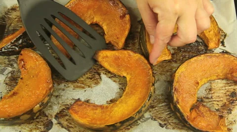 Turning Pumpkin With A Spatula 스톡 동영상 43684844