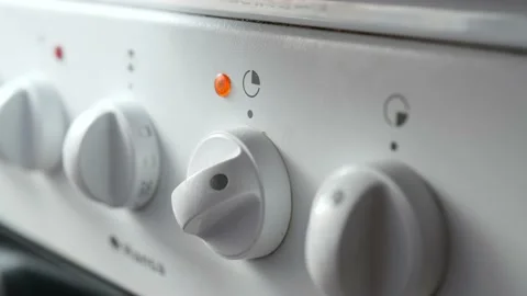 Turning off the stove 스톡 동영상 151949100