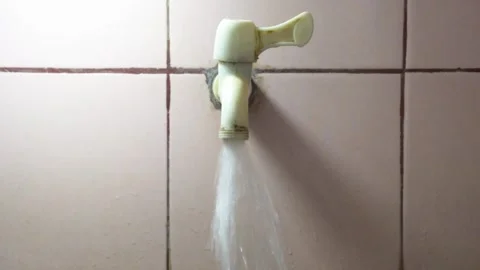 Turning On the Water Vidéo 153822877