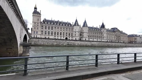 Turnover view for the Conciergerie former courthouse and prison at Île de Video stock 279619923