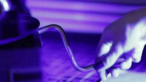 Turns the handle of a gramophone 動画素材 97674555