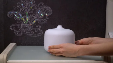 Turns on a humidifier 스톡 동영상 120091357