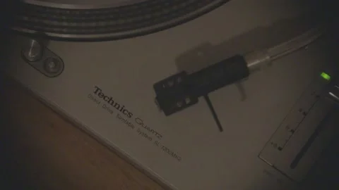 Turntable 3 Video stock 136399789