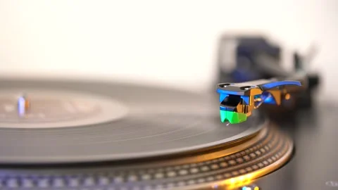 Turntable needle on a rotating record Video stock 201616105