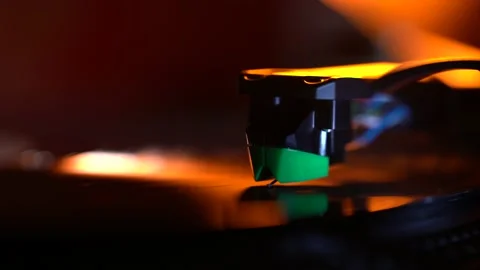 The turntable needle touch the record Video stock 201614622