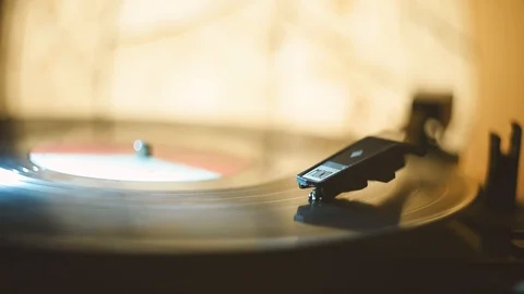 Turntable with a plate loop video close up Stock Footage 98661104